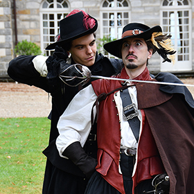 Spectacle d'escrime au château Saint Jean de Beauregard en Essonne